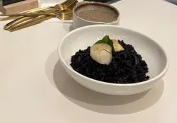 蘑菇汤和墨汁意利饭