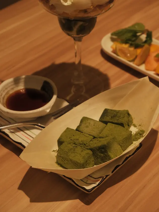 抹茶蕨餅配黑蜜