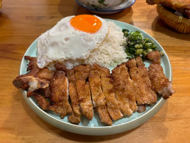 越式香茅蔥油豬扒煎蛋飯