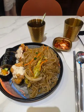無骨炸雞+韓國粉絲+紫菜包飯便當