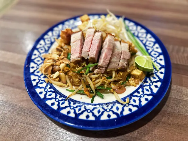 泰式脆燒肉炒金邊粉