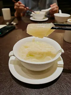 蝦子花膠濃雞湯拌菜苗手工拉麵