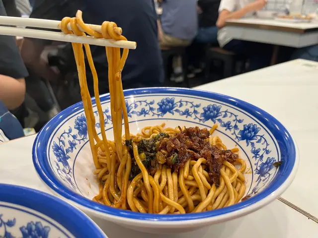 招牌炸豬排拌麵