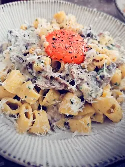 Mushroom cream tubettini in white wine sauce