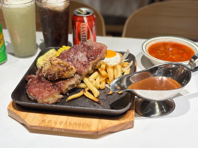 牛肉眼扒配鵝肝