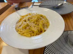 卡邦尼意粉加炒蛋薯餅