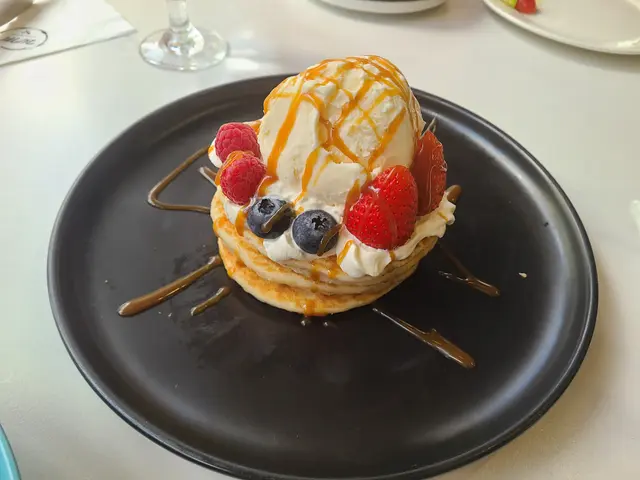 日式雜莓蜜糖熱香餅配雲呢拿雪糕