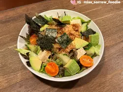 豆腐牛油果沙律配芝麻醬