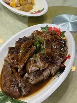 第一次品尝这种款式的调味,酸酸甜甜,鸭肉新鲜,开胃菜式