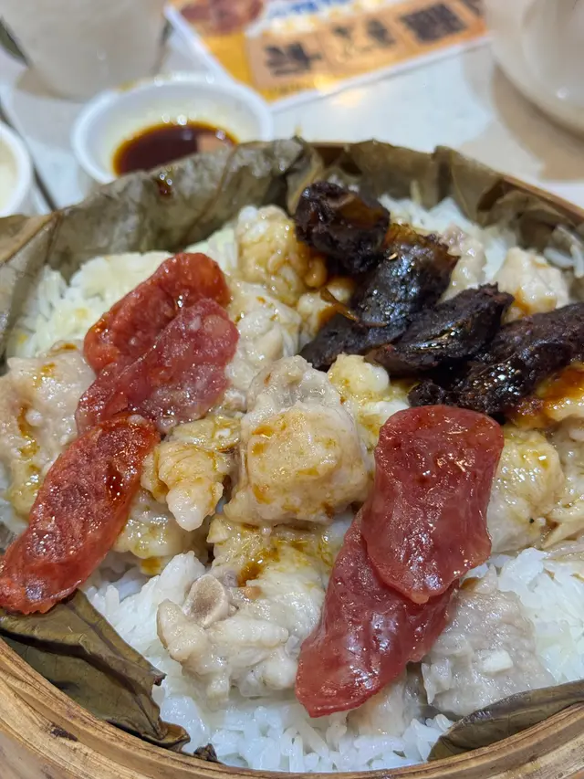 荷葉籠仔鴛鴦腸排骨飯