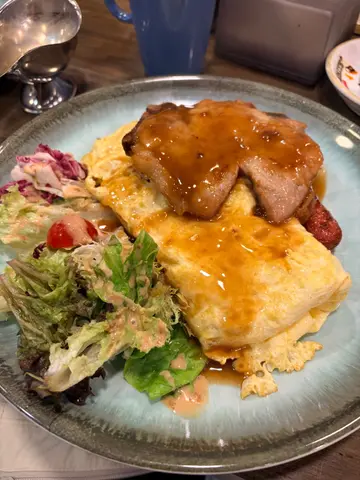 香煎猪扒肠仔蛋包饭