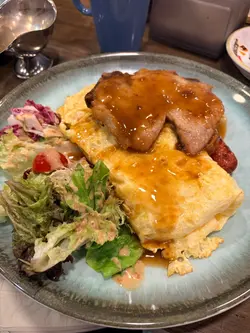 香煎猪扒肠仔蛋包饭