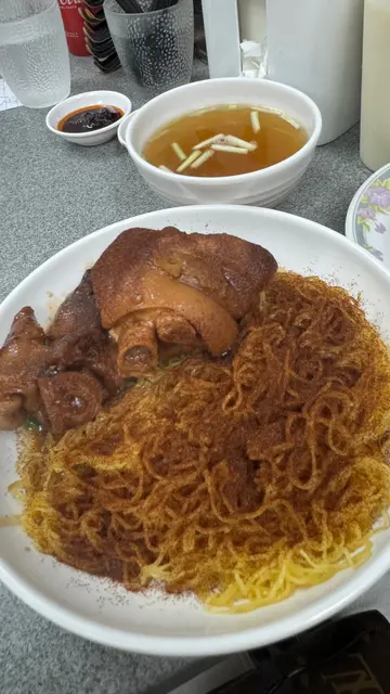 豬手撈麵加蝦子