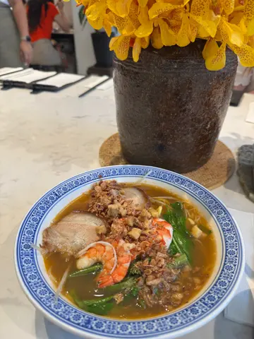 Premium  prawn  noodles