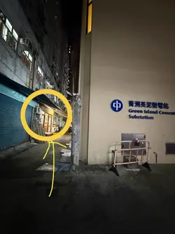 个地方有少少难揾,喺巷仔入面,圈住就系餐厅。OMW觉得认住变电站就会揾倒!