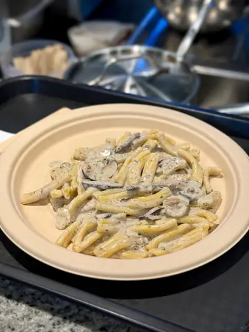 意大利麻花卷面配松露蘑菇酱