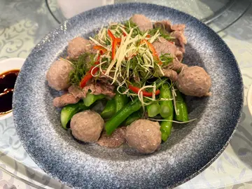 白灼牛頸脊加牛丸