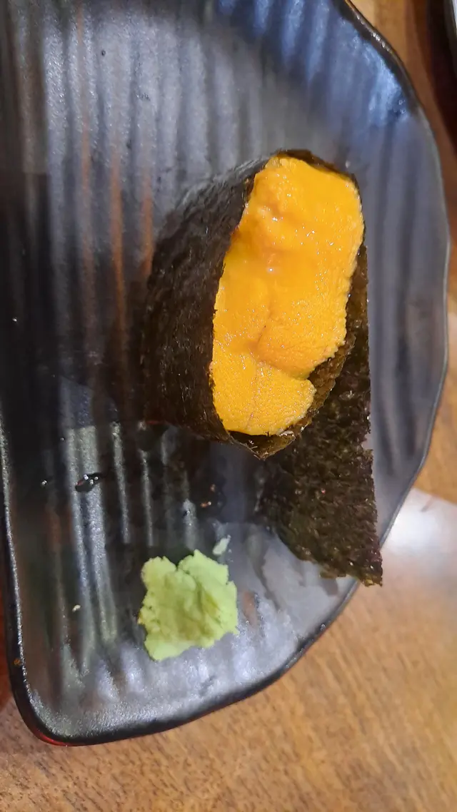 The sea urchin sushi and hand-rolled sushi