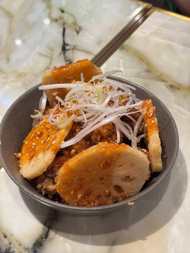 蒜香甜辣炸雞配炸蓮藕