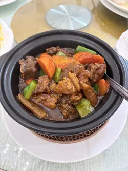 紅酒牛筋腩