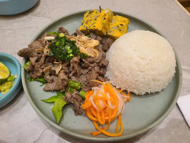 越南蛋餅香茅牛肉飯