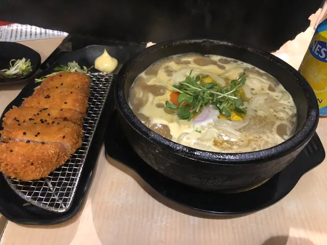 吉列豬扒咖哩湯烏冬