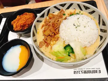 A3 白咖喱！日本溫泉蛋慢煮牛肉飯