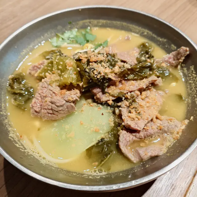 🐑酸菜牛肉米線，極酸，極辣，超爽超刺激，呢個口味如果煮酸菜魚肯定好好味