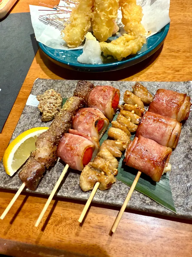 肉串茄🥢華味鳥雞皮串🍗 煙肉帶子卷串🥓和牛粒串🥩