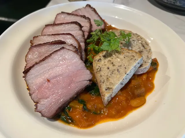 脆皮慢煮香草豬腩