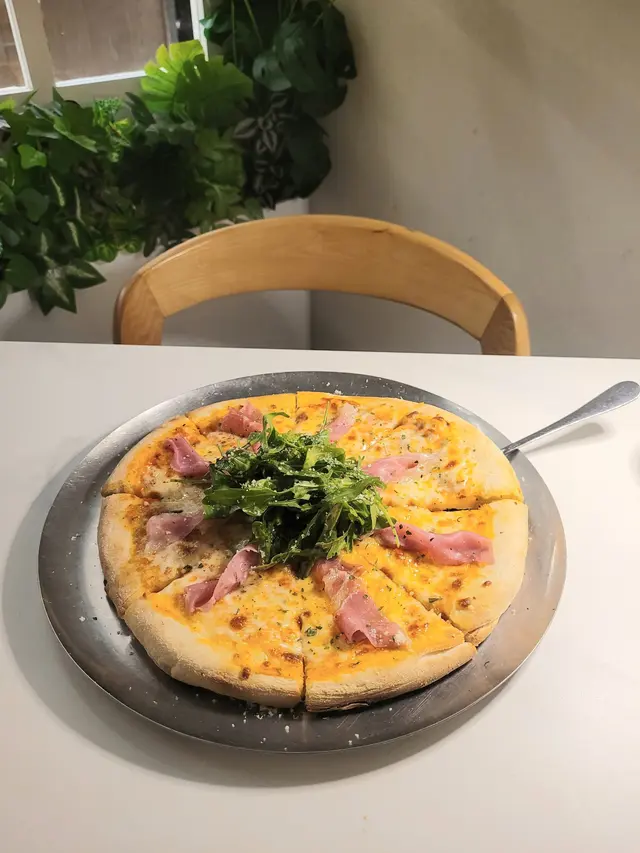 巴馬火腿火箭菜薄餅