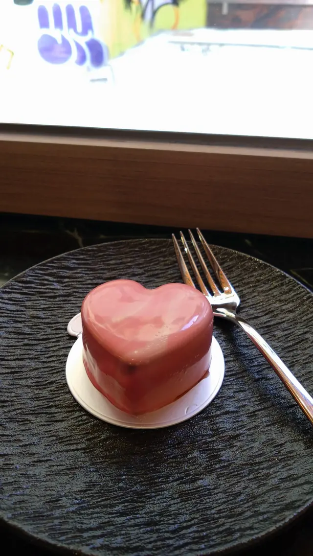 粉紅色表面心形蛋糕,表面甜度恰到好處