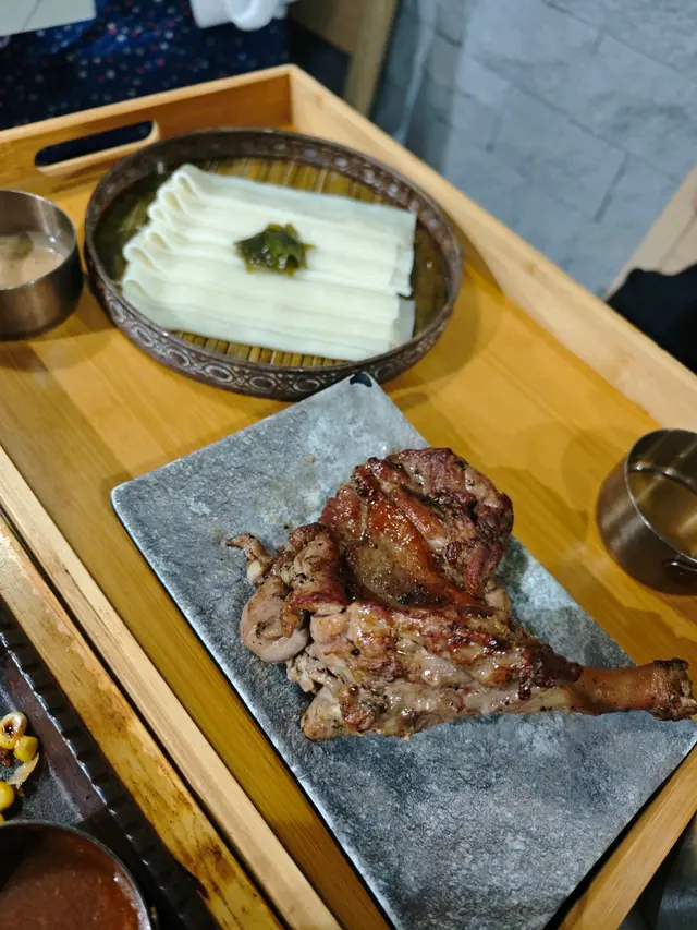 白布烏冬配香烤油封鴨髀