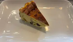 茅台芝士蛋糕好香酒味，￼仲有Rum酒提子喺里面，￼芝士蛋糕香滑。☺️