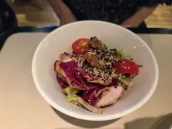 餐前沙律口感豐富又健康,醋汁調味和份量都恰當。難得已是晚上,很多餐廳的沙律菜都已變黃,但這裏仍然相當新鮮。