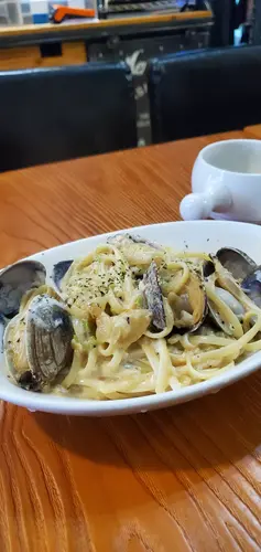 蒜香蚬肉白汁意粉