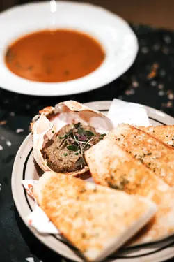 松葉蟹膏味噌甲羅燒配多士