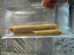 寻日路过买咗包蛋卷试试。
咬第一口有少少腍嘅，第二条有少少怪味唔为意，之后拧转个袋，发觉左下角有一个咬烂咗嘅窿，原来底𠮶条得返一半，肯定系俾老鼠咬！！可惜食到第三条先至发现🤢🤮🤮🤮

连最基本嘅卫生都未搞好，点开舖啊？个店员仲搞笑，话退返$22俾我，我搭几廿蚊车再落去退钱咩！永久Blacklist🤬🤬🤬