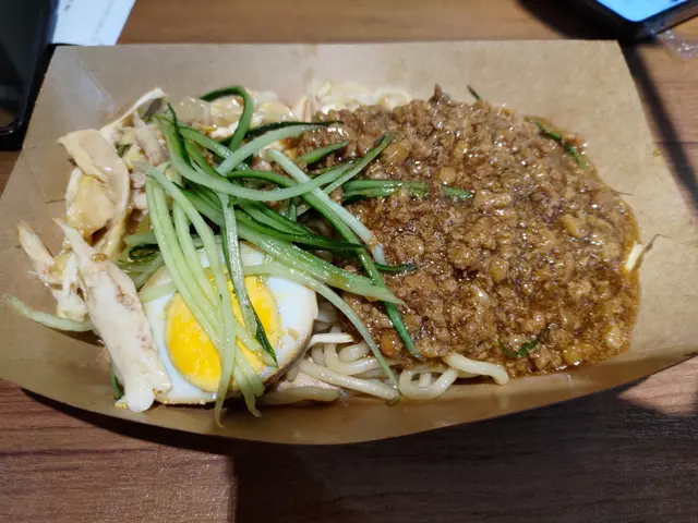 手撕雞肉燥拌麵