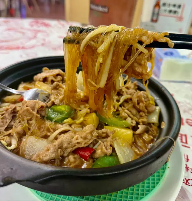 沙嗲金菇肥牛粉絲煲