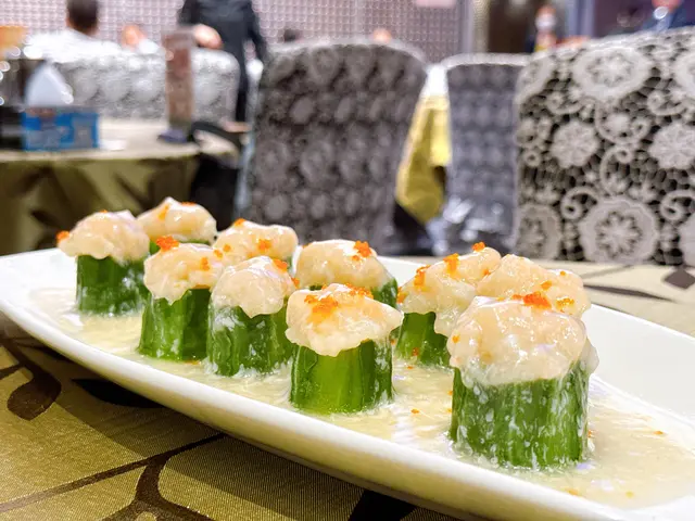 百花勝瓜釀鮮蝦滑