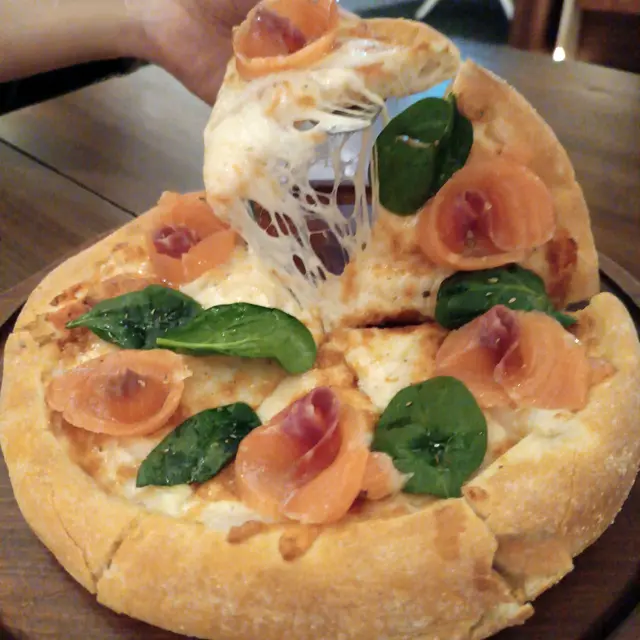 煙三文魚菠菜薄餅