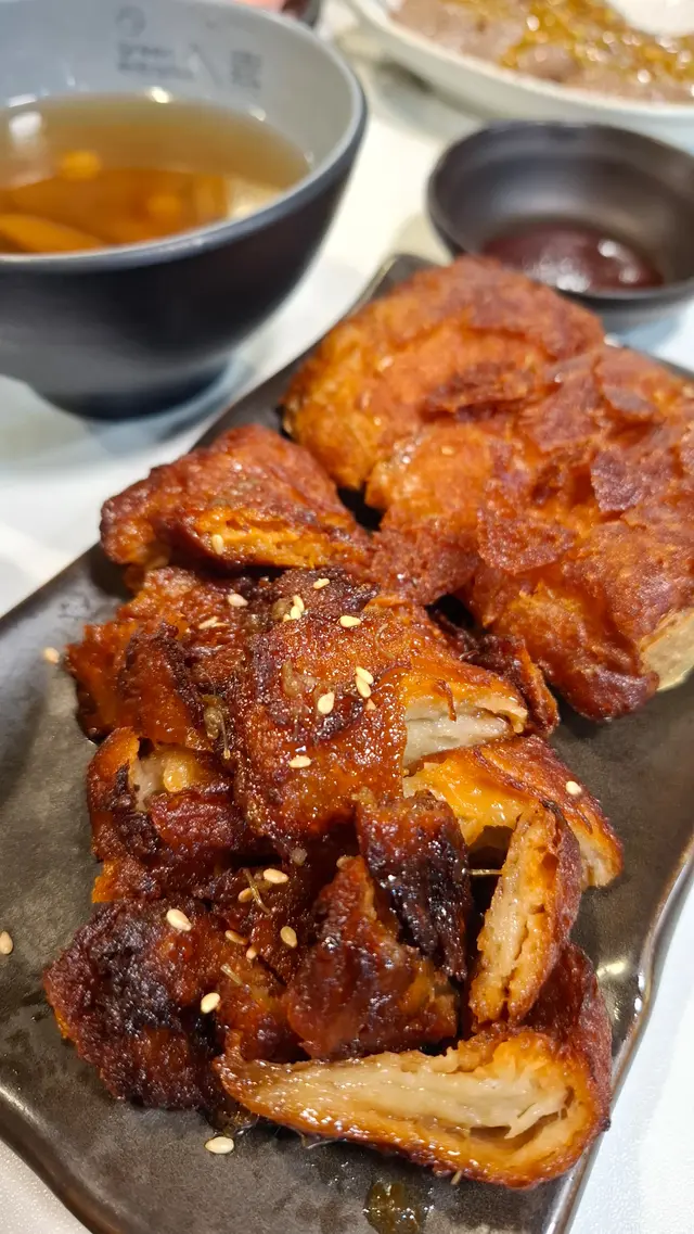 素乳豬拼桂花叉燒配白飯