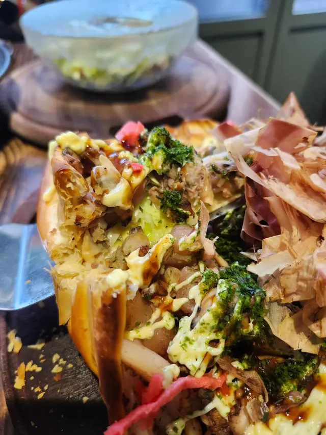  日式海鮮大阪燒酥皮薄餅