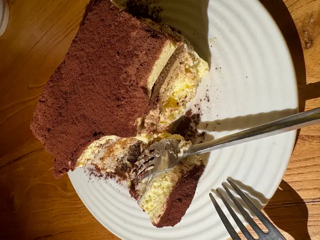 Tiramisu Cake