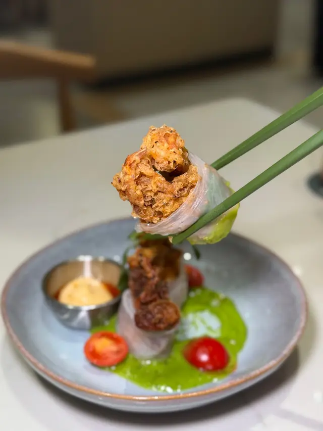 脆炸軟殼蟹米紙卷配牛油果醬（3件）