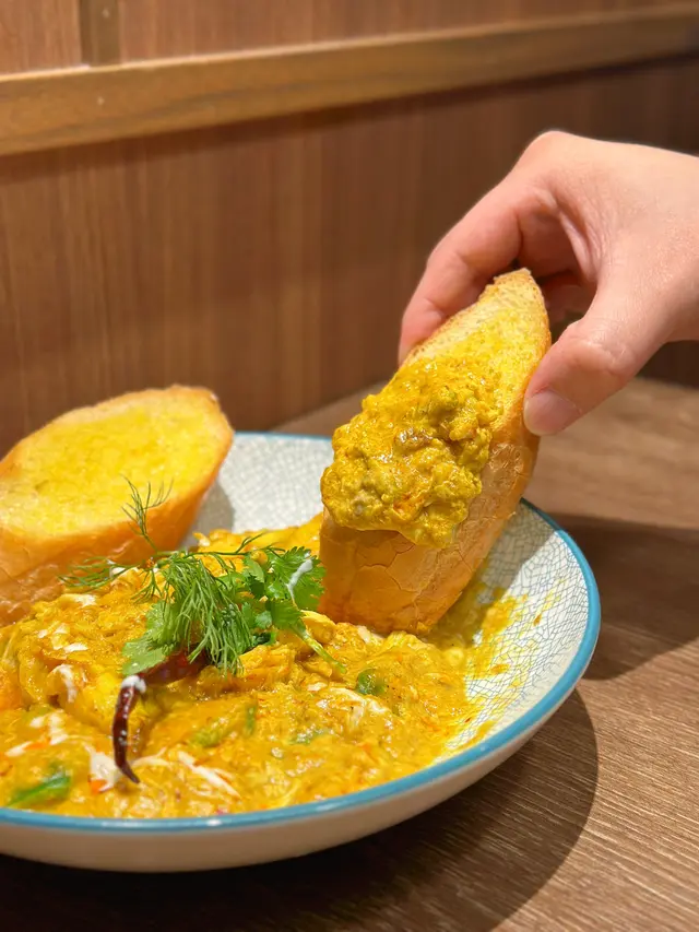 蟹肉忌廉咖喱配香脆長棍法包