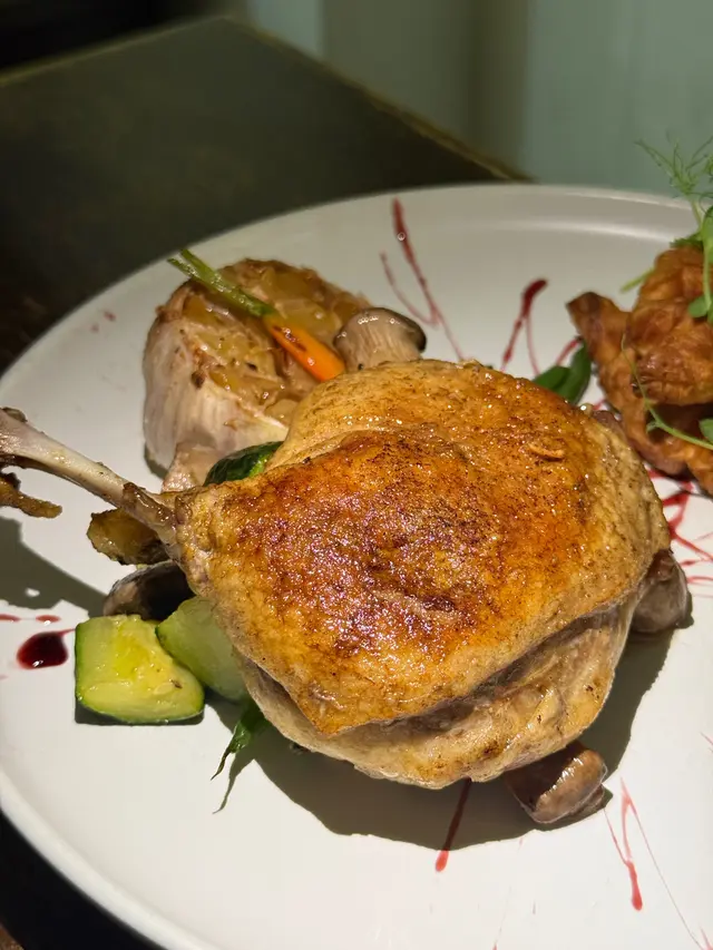 千層脆窩夫油封鴨髀