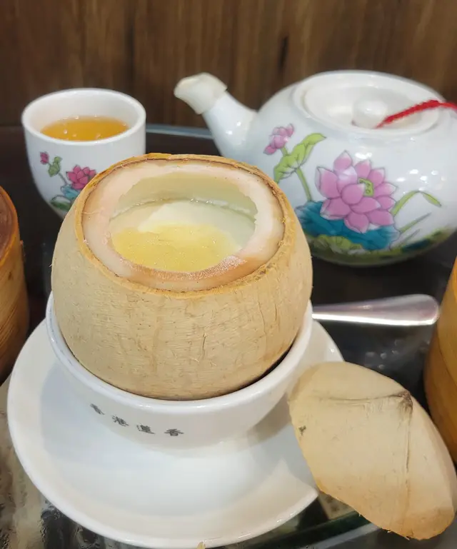 椰皇燕窩燉鮮奶