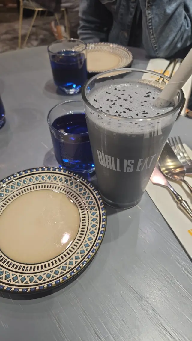 竹炭奶昔，無咩特別，對唔起個價錢